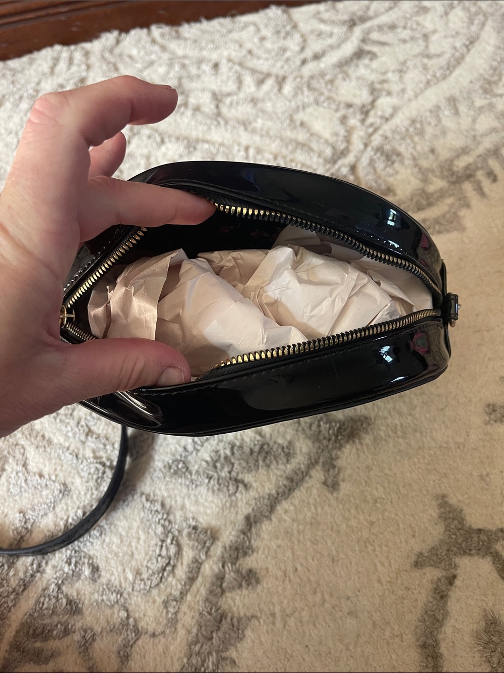 ❤️‍🔥NWOT-BETSEY JOHNSON Black & Red Lips w Vampire Fangs Crossbody Purse - Picture 7 of 9